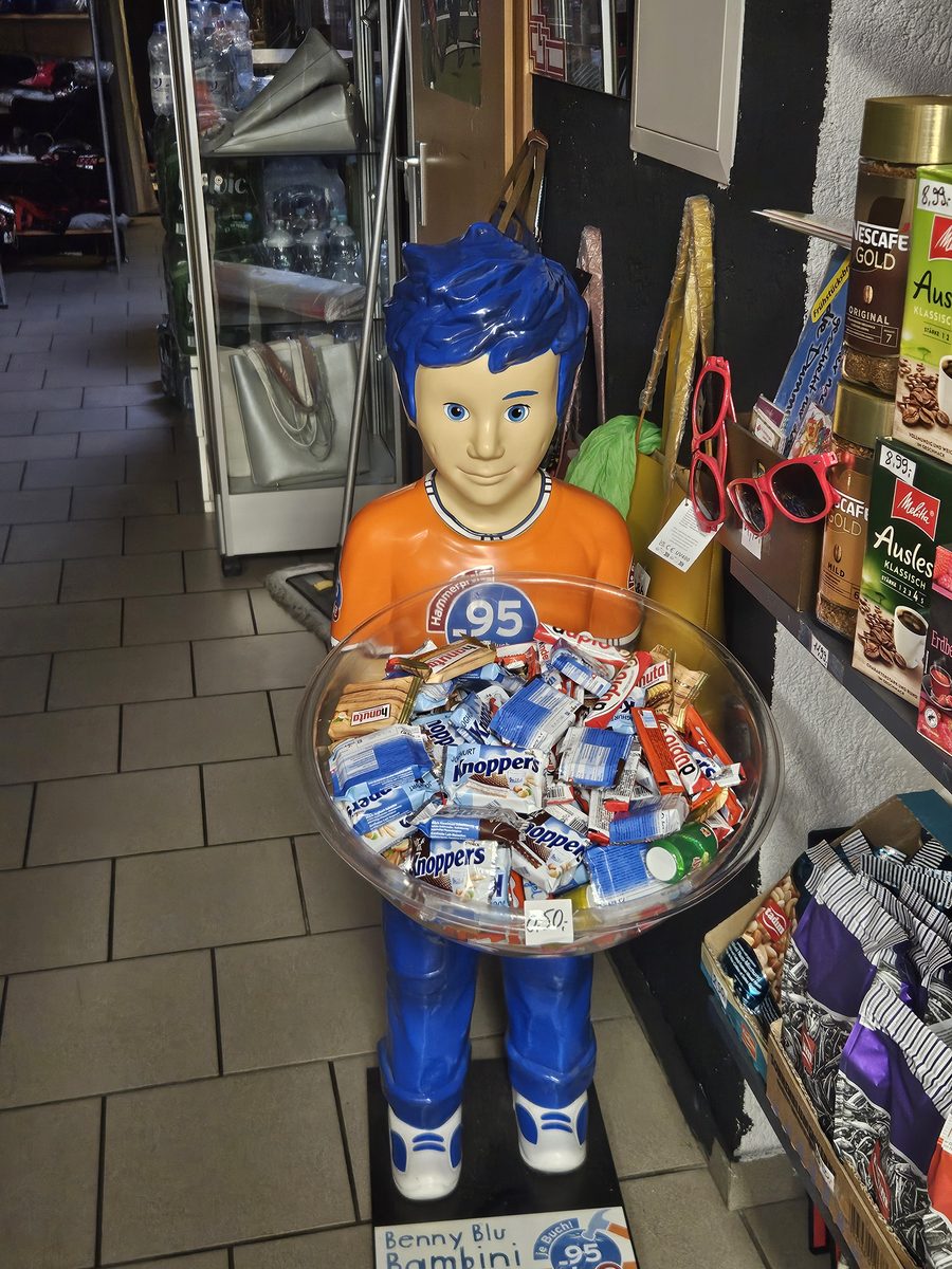 S&uuml;&szlig;igkeiten-Ecke mit Naschereien